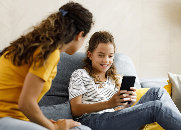 social-media-mentor-vs-monitor